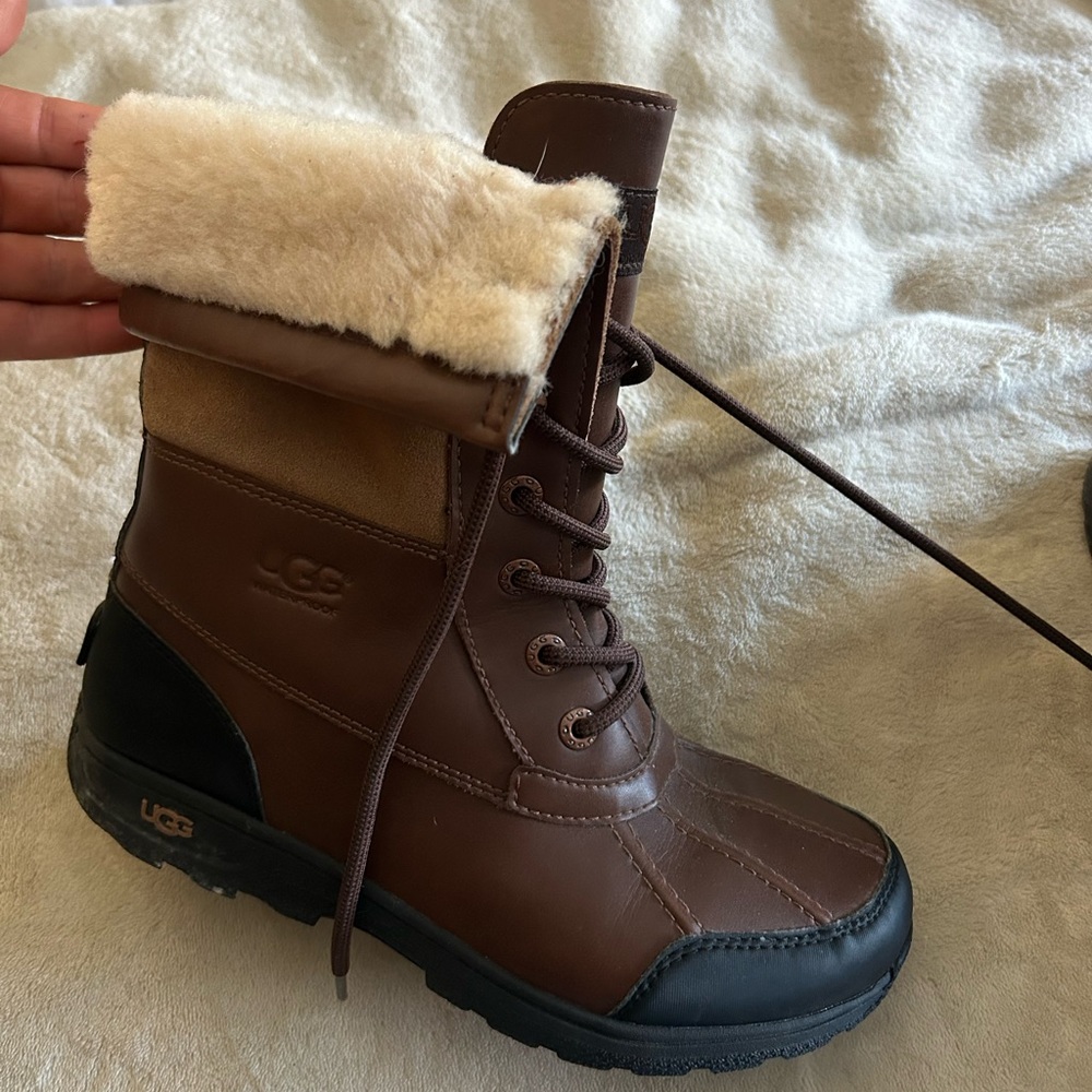 Kids size 5 ugg snow boots